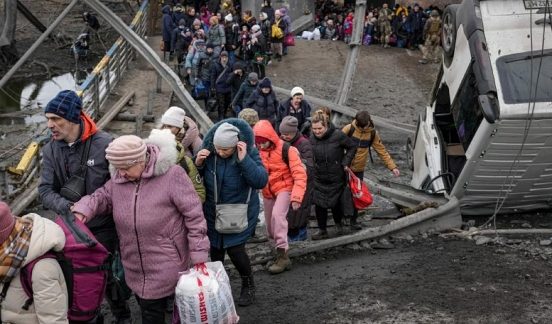 Bombe su Mariupol: il secondo tentativo di evacuare la città ucraina interrotto dopo le bombe russe