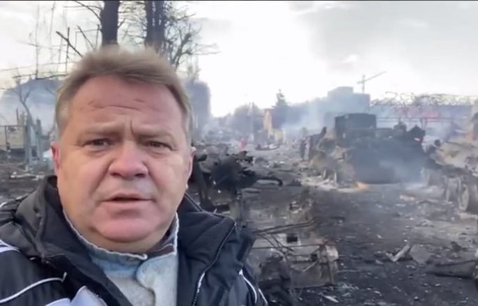 Ucraina, Ceceni al soldo di Putin feriscono il sindaco di Bucha: bambini intrappolati nella città sotto assedio