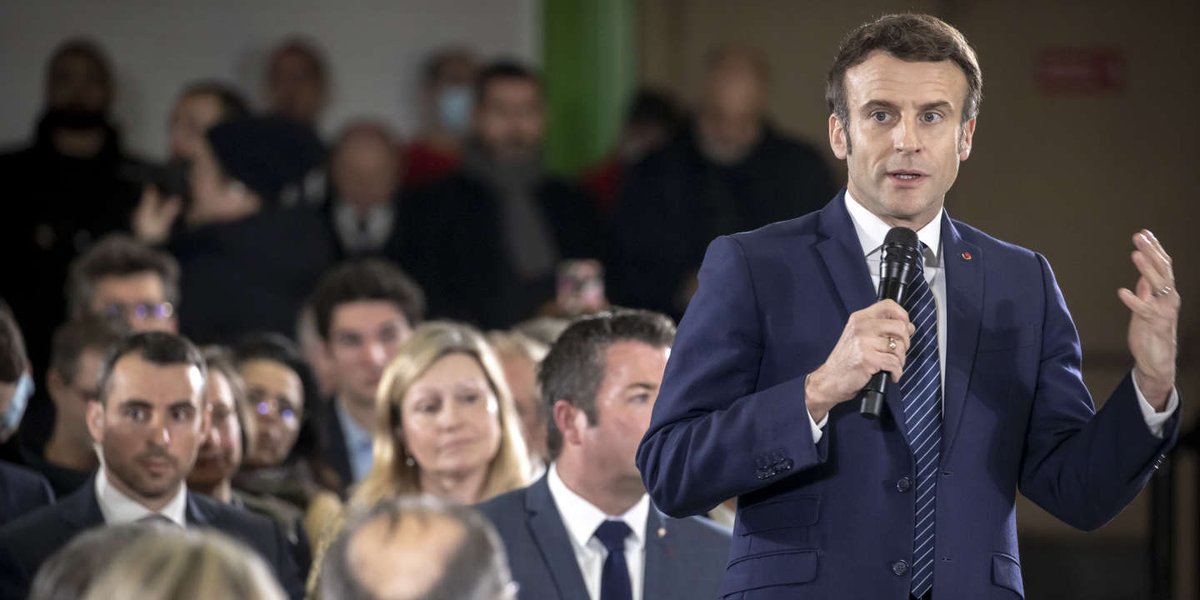 Ucraina, Macron contro la Russia: "Il bombardamento dell'ospedale di Mariupol atto indegno e illegale"