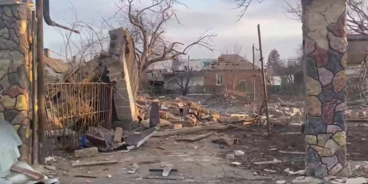 Ucraina, Volnovakha rasa al suolo dalle bombe russe: "Non è rimasto nemmeno un edificio"