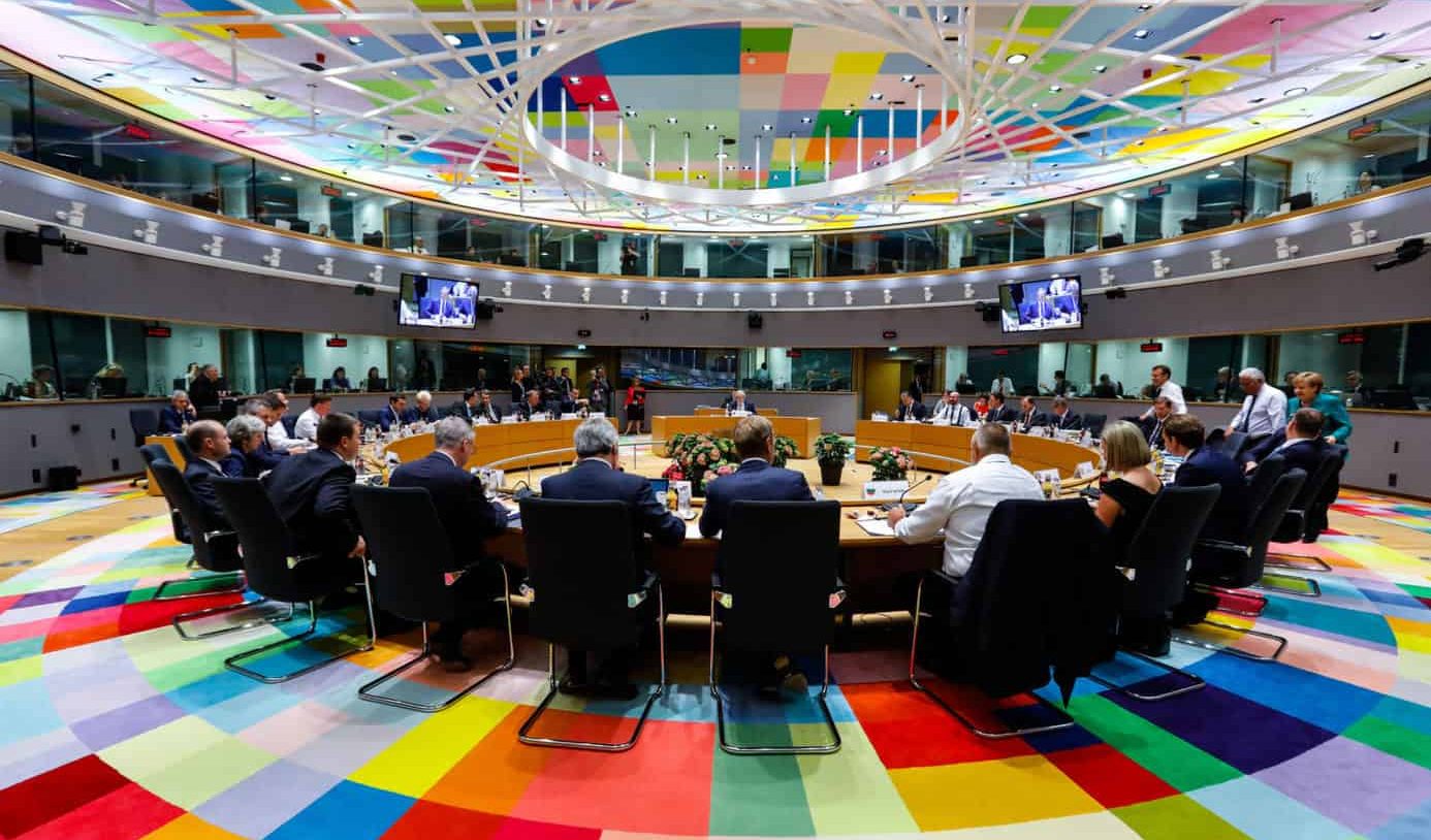 Ucraina, l'Ue adotta il quarto pacchetto di sanzioni. Sull'acciaio Mosca perde 3,3 miliardi