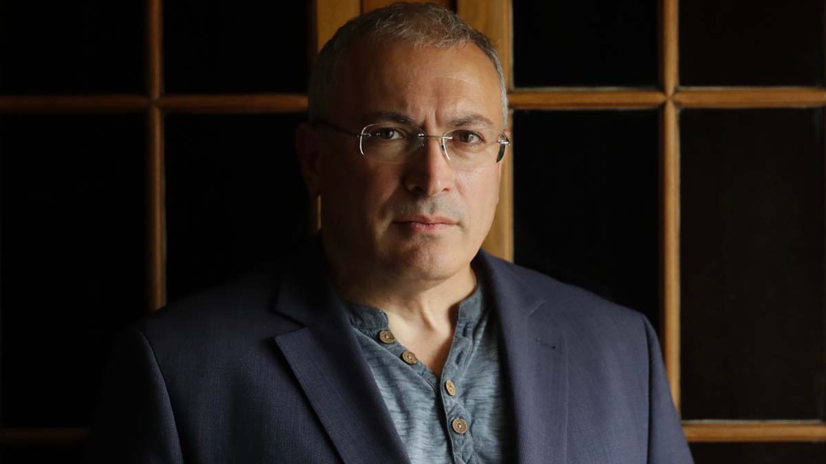 Chi è Mikhail Khodorkovsky, l'imprenditore russo oppositore di Putin che vive in esilio