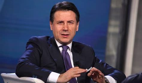 Covid, Conte chiarisce: "L'aiuto di Putin durante la pandemia era sotto il nostro controllo militare" Covid, Conte chiarisce: "L'aiuto di Putin durante la pandemia era sotto il nostro controllo militare"