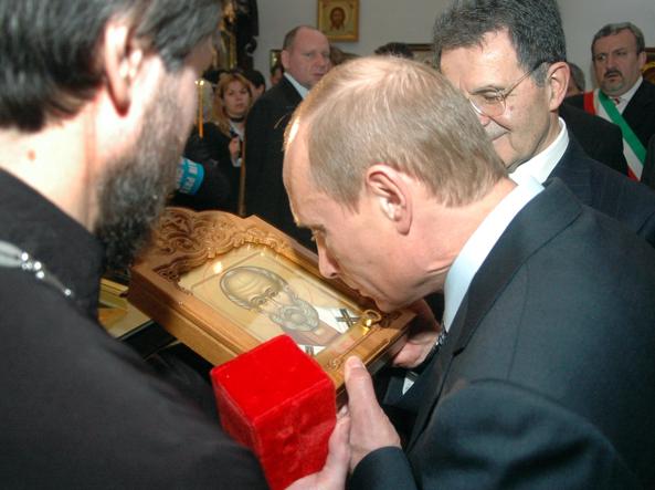 Quando Putin donò a Bari un'effige di San Nicola, in nome della 'pace'
