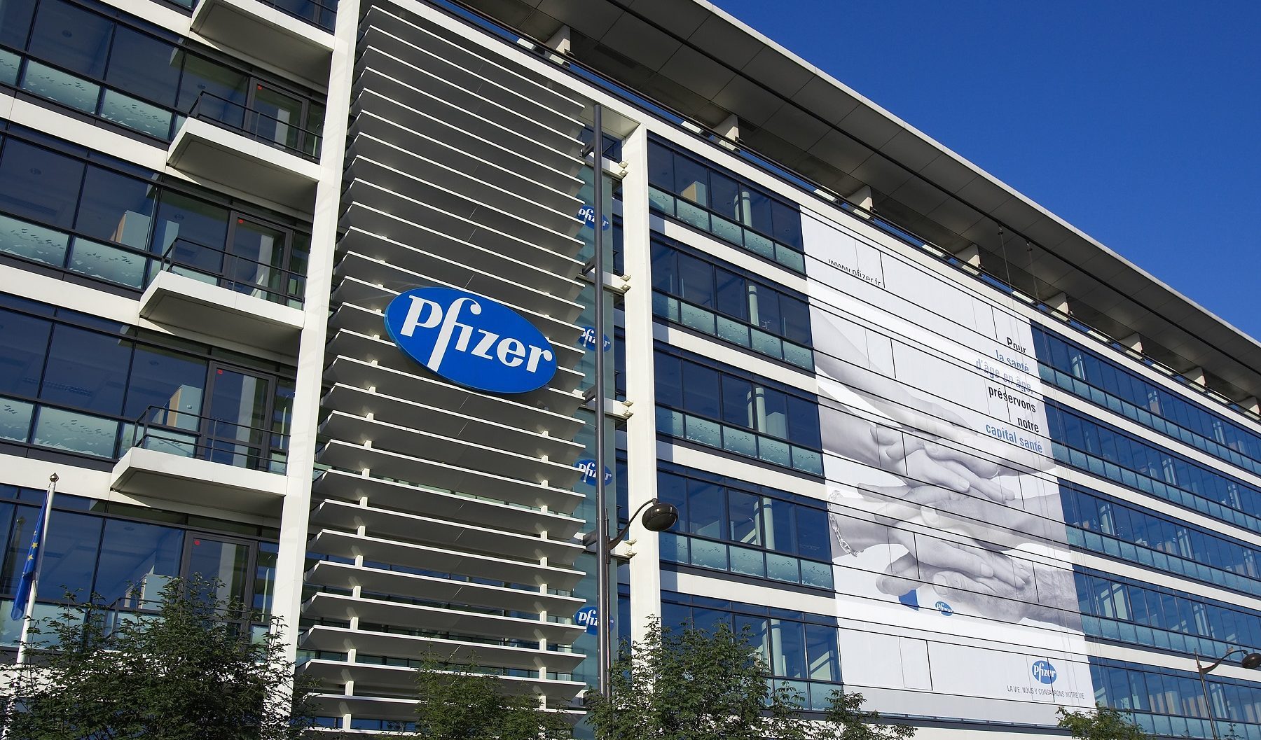 Pfizer dona all'Ucraina i profitti fatti in Russia e blocca i rapporti con Mosca