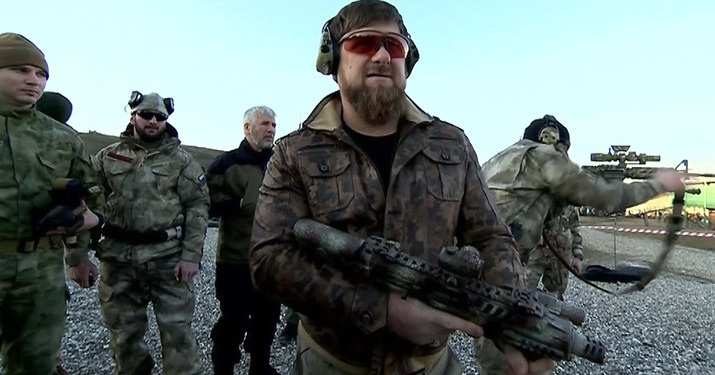 Ucraina, ecco chi è Kadyrov il leader ceceno che aiuta Putin: "Arrendetevi o vi finiremo"