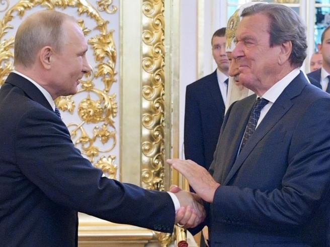 C'è stato un incontro segreto tra l'ex cancelliere tedesco Schröeder e Vladimir Putin