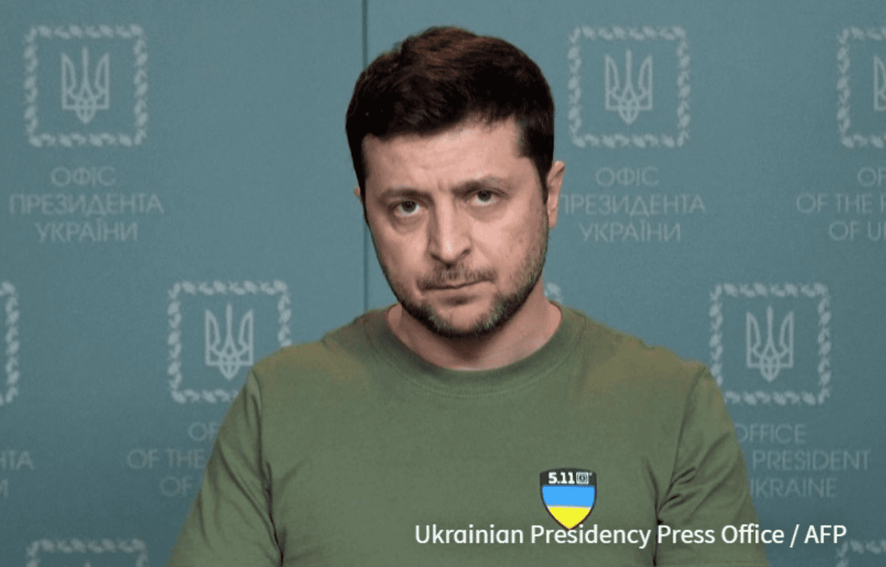 Il discorso di Zelensky: "L'Ucraina combatterà fino alla fine, il nostro popolo ha dato prove di eroismo"