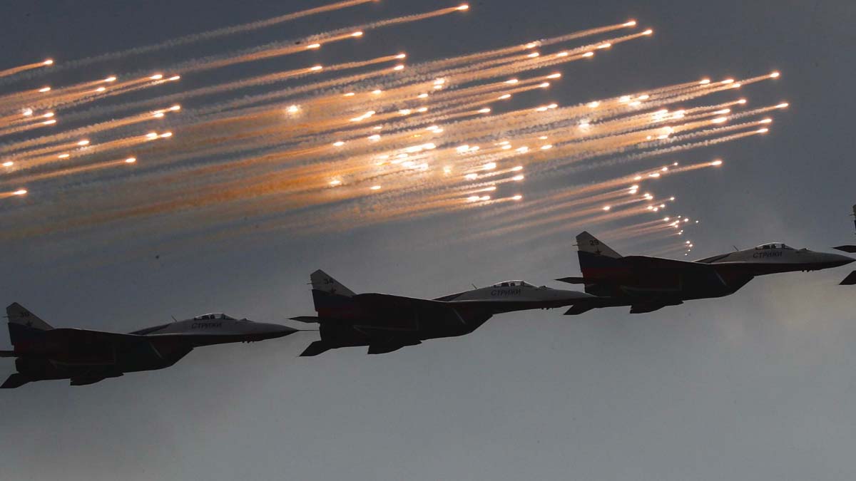 Ucraina, il governo pubblica dati sensibili dei piloti russi: la guerra diventa mediatica