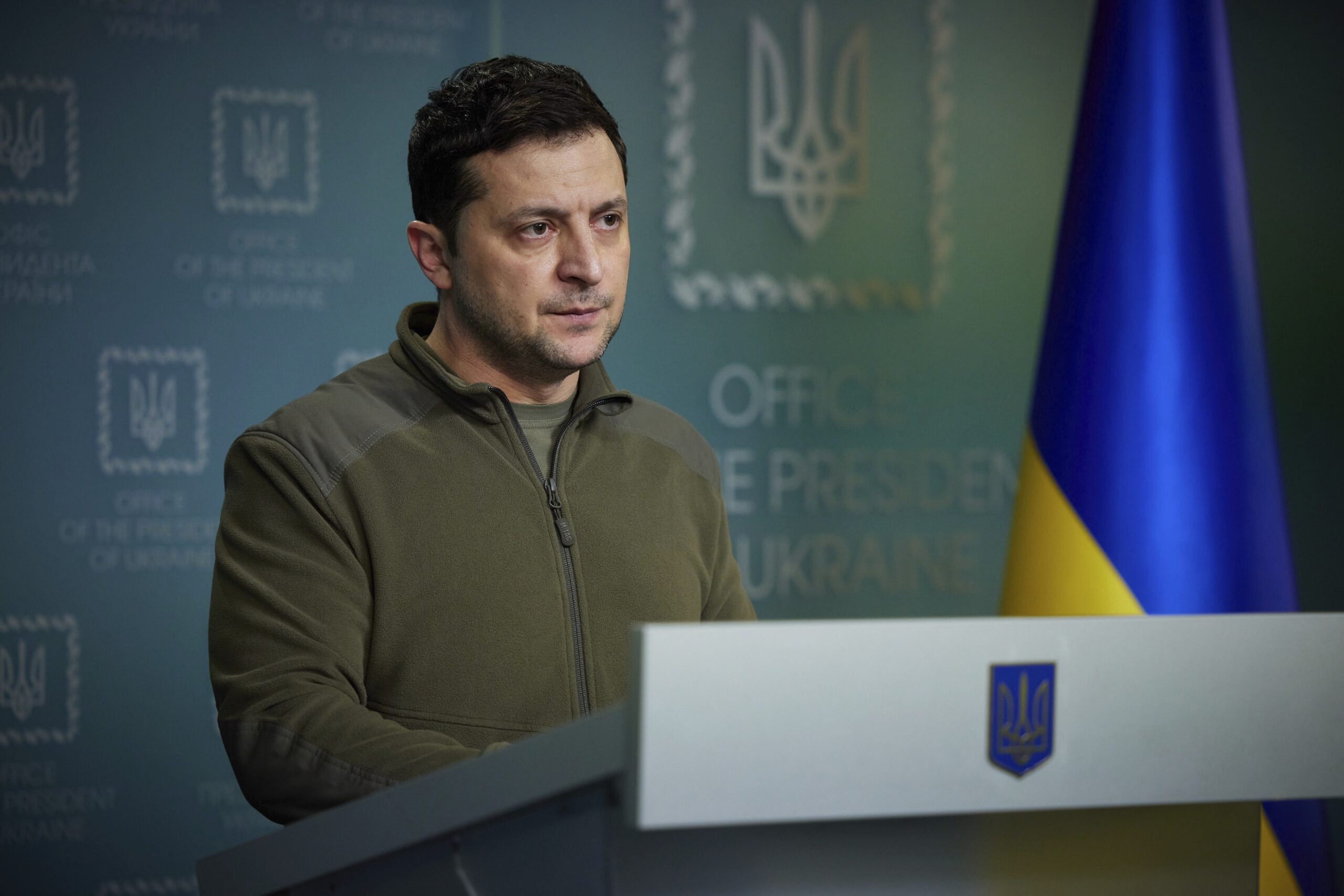 Ucraina, Zelensky e il messaggio al mondo: "Scendete in piazza, fermiamo la guerra"