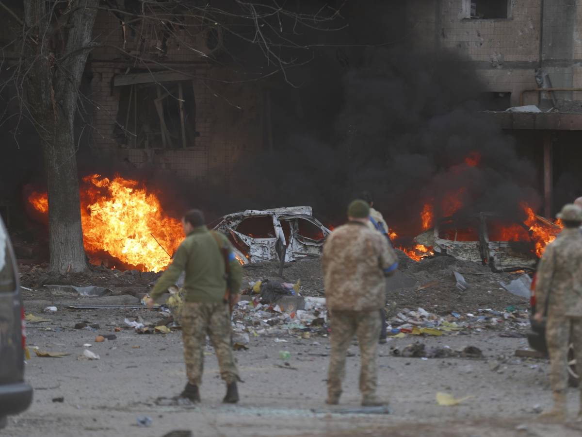 Ucraina, notte di bombardamenti a Chernikiv: "I russi non hanno ridotto l'intensità militare nel Donbass"