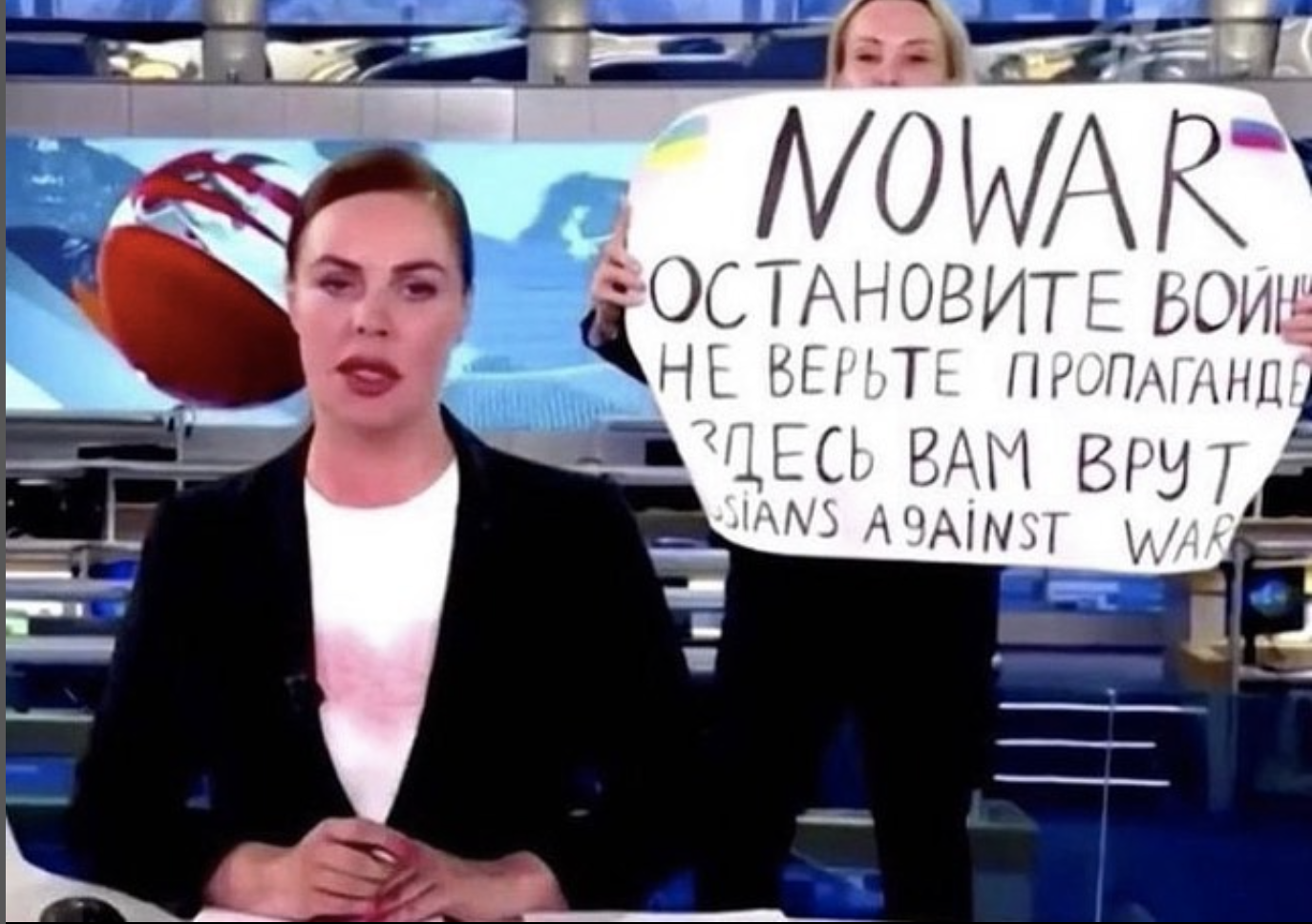 Mosca revoca i diritti genitoriali alla giornalista che criticò la guerra di Putin in diretta tv