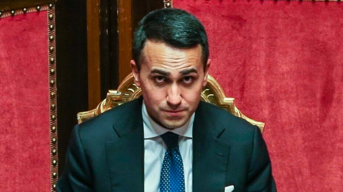 Ucraina, Di Maio corregge il tiro: "No alle offese personali a Putin, ma la sua guerra &egrave; atroce"