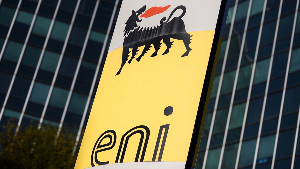 Russia, l'Eni sospende i nuovi contratti: stop a importazioni di petrolio e derivati