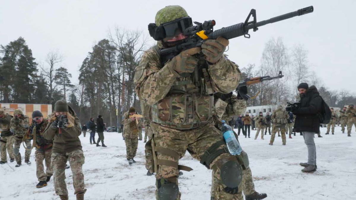 Ucraina, l'analista è sicuro: "Salgono le possibilità che Mosca perda la guerra"