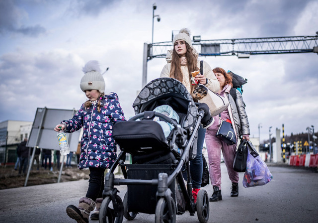Guerra in Ucraina, i sindaci di Varsavia e Cracovia: "Arrivano troppi profughi, ci serve aiuto"