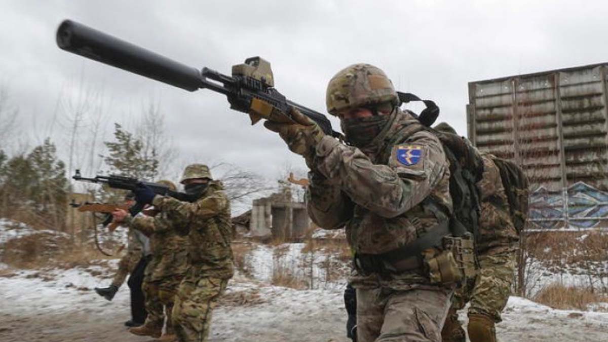 Ucraina, i militari russi sparano in aria durante le proteste a Kherson