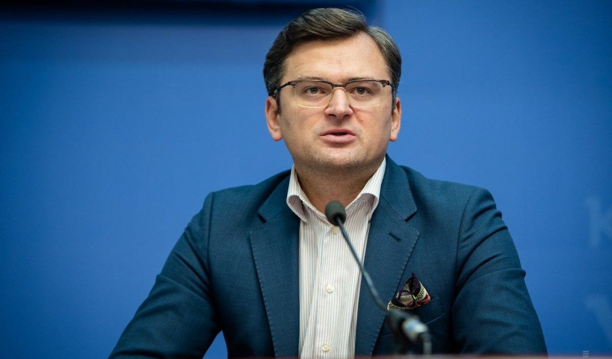 Colloqui Russia-Ucraina, il ministro Kuleba ai delegati di Kiev: "Non mangiate né toccate le superfici"