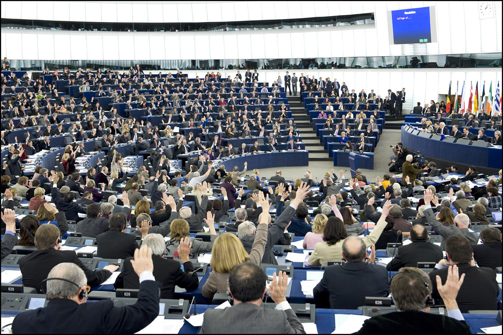 La Lega nel mirino della Ue: il Parlamento voterà una risoluzione contro i partiti finanziati dalla Russia