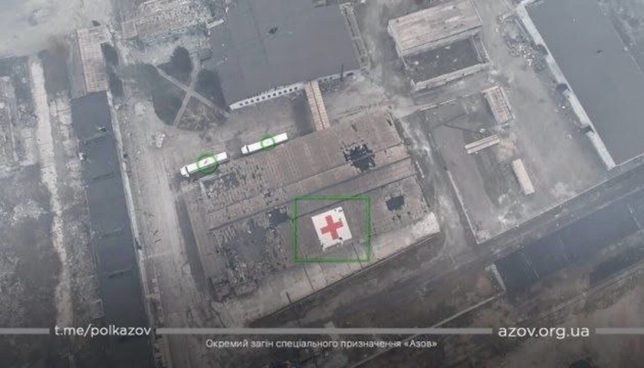 Ucraina, bombardato un edificio della Croce Rossa a Mariupol