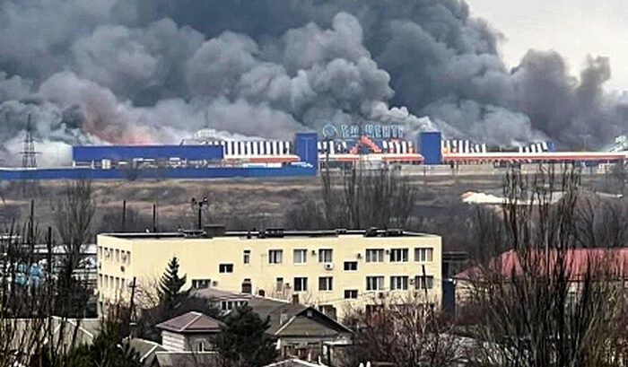 Tregua fallita, i russi riprendono a bombardare Mariupol