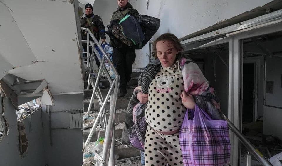 Ucraina, la ragazza col pancione simbolo dell'ospedale di Mariupol bombardato, dà alla luce una bambina