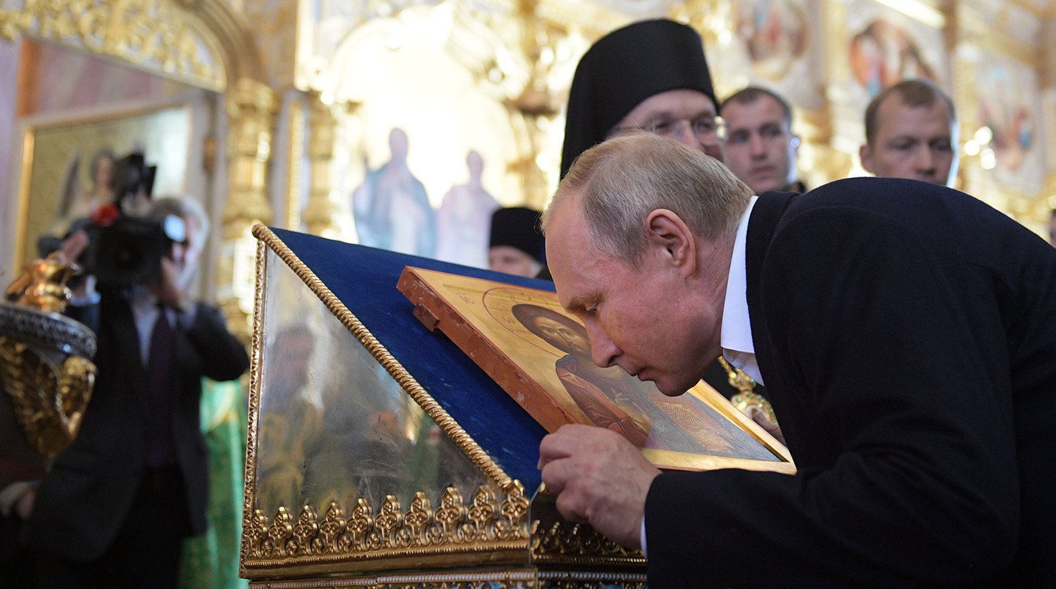 I soldi russi per finanziare le destre reazionarie e ultra-tradizionaliste: l'invasione segreta del nuovo Duce Putin