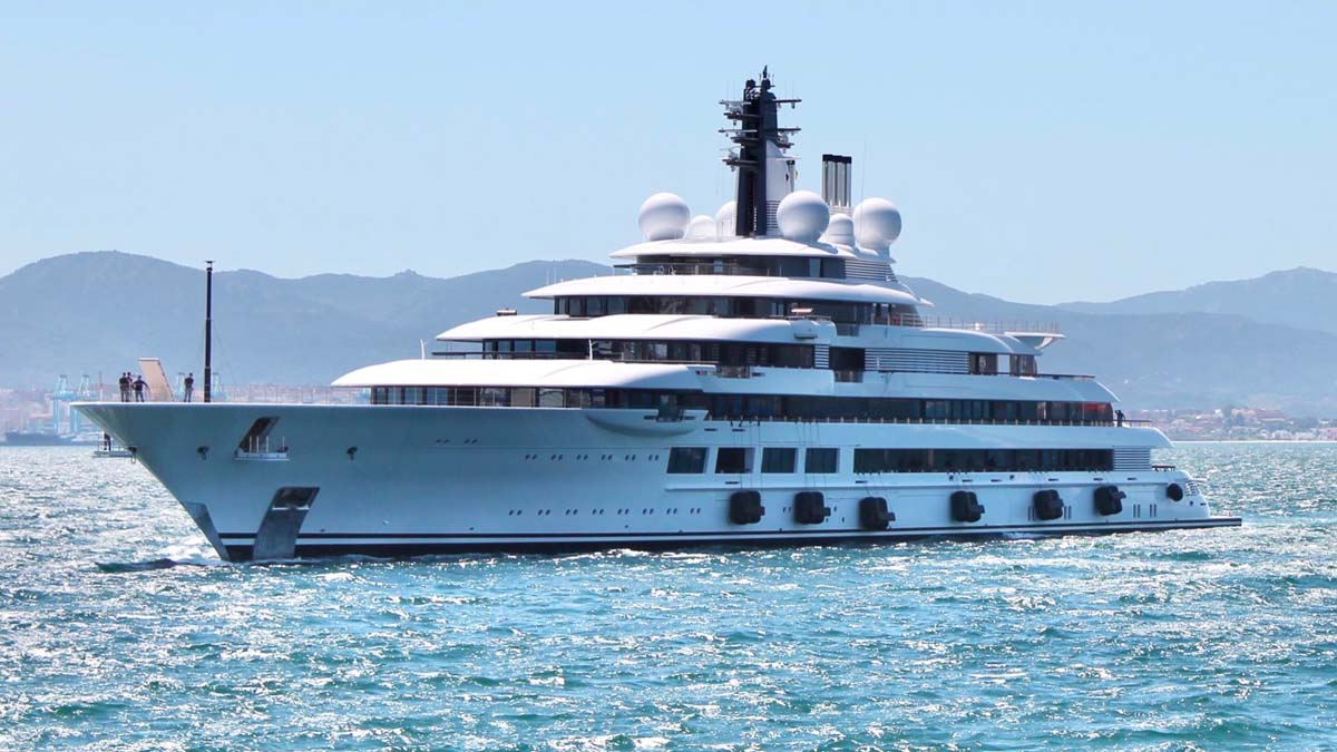 Lo yacht di Putin a Marina di Carrara, gli 007 Usa: dietro la proprietà c’è lo Zar