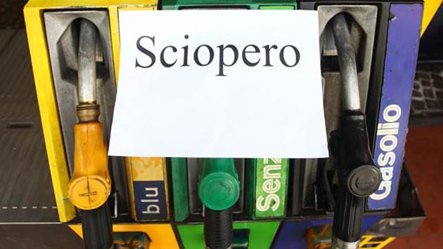 Sciopero trasporti benzina, Confcommercio: "Decisivo l'incontro con la vice-ministre Bellanova"