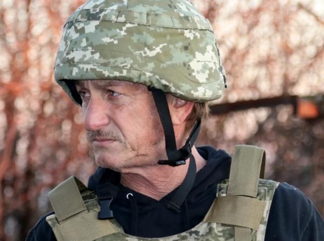 Sean Penn e la sua associazione aiuteranno Cracovia ad accogliere i profughi ucraini