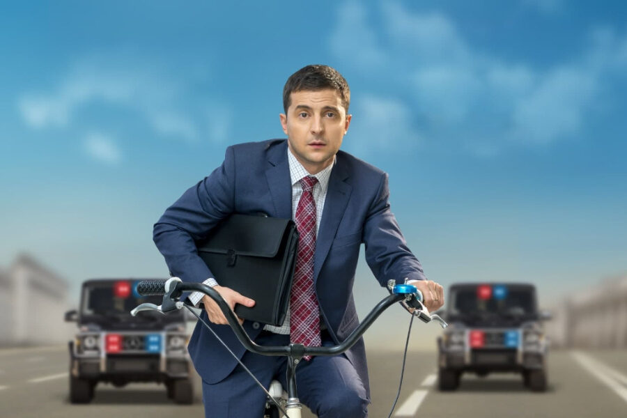 'Servitore del Popolo': la serie con Zelensky in onda su La7, Luca Bizzarri doppia il presidente ucraino