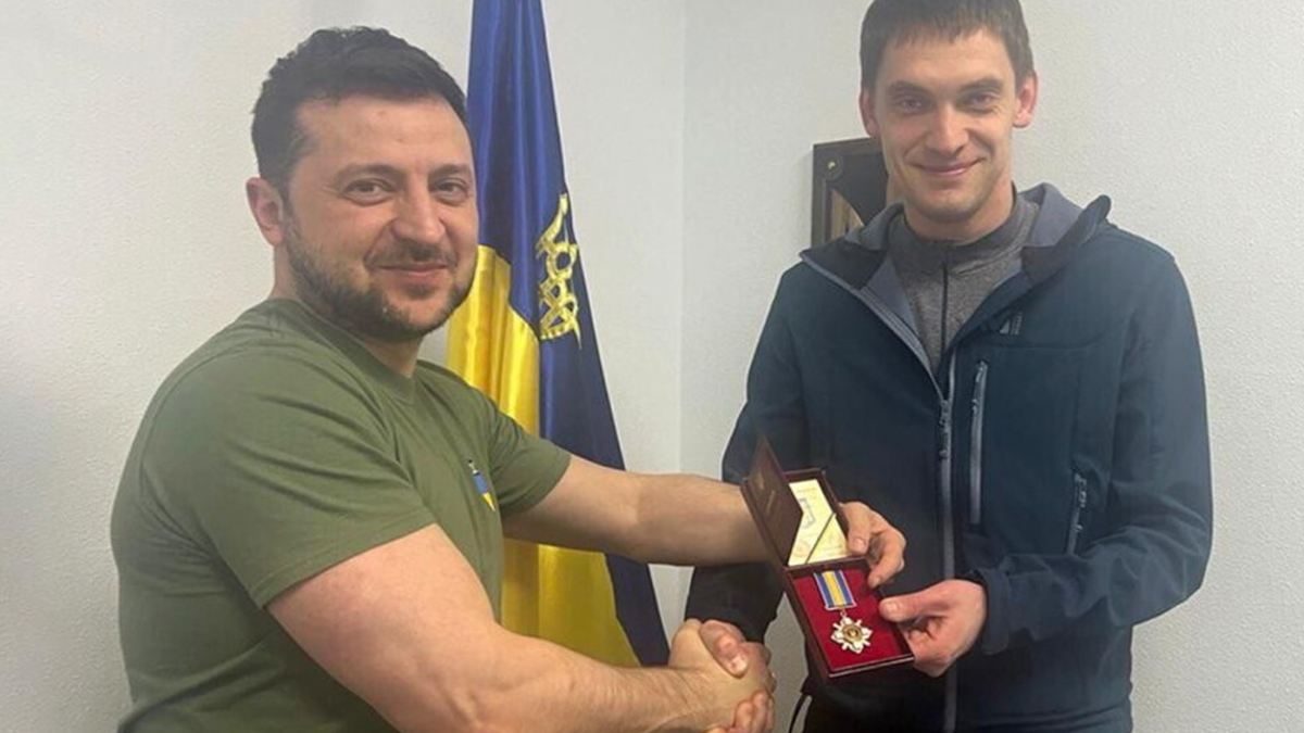 Ucraina, una medaglia per il sindaco sequestrato dai russi: "Non ha collaborato con gli occupanti"