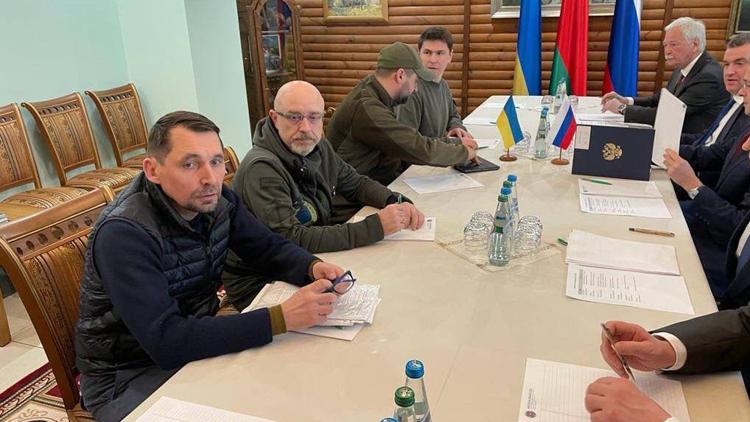 Ucraina, Kiev alimenta le speranze: "Un accordo con la Russia possibile entro dieci giorni"