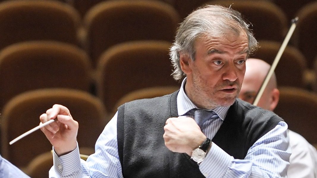 Dopo Milano anche Monaco licenzia il direttore d'orchestra russo Valery Gergiev: "Non condanna Putin"