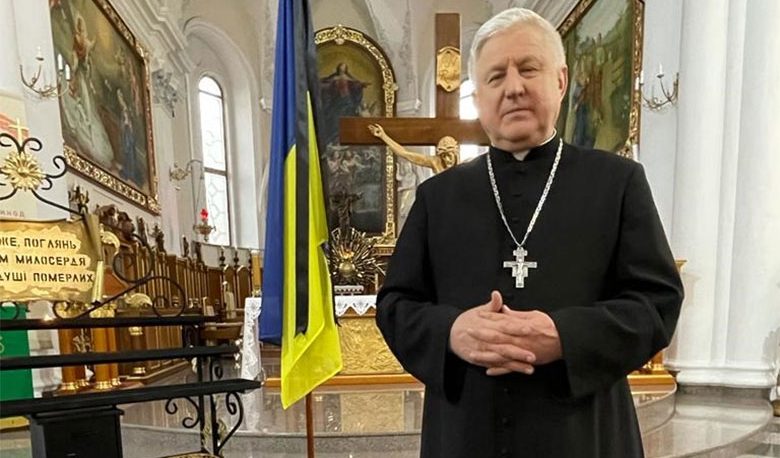 Il vescovo cattolico di Odessa al Papa: "Dica parole forti su Kirill che benedice il nuovo Hitler"