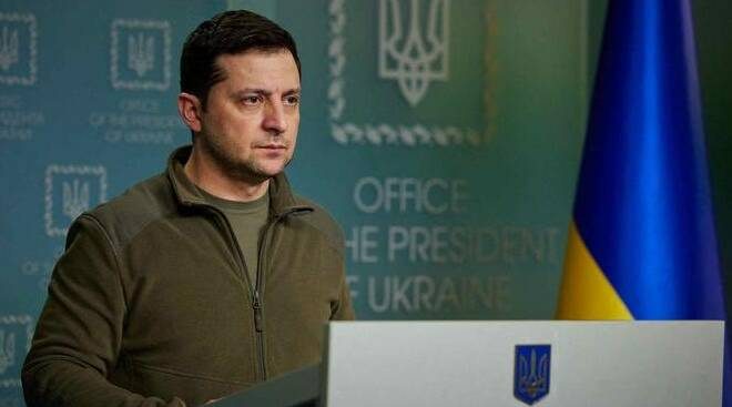Zelensky: "Aspetto da tre anni di dialogare con Putin, ma la Russia non è pronta per la pace"