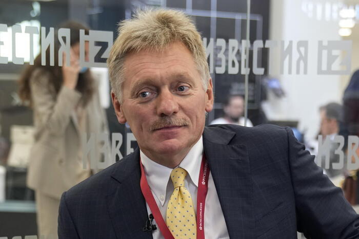 Peskov accusa l'Occidente di minacciare l'uso nucleare: continua la distorsione della realtà da parte dei russi