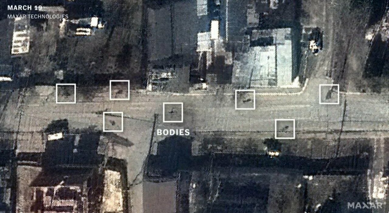 Bucha, le immagini del satellite smentiscono i russi: i cadaveri in strada dall'11 marzo