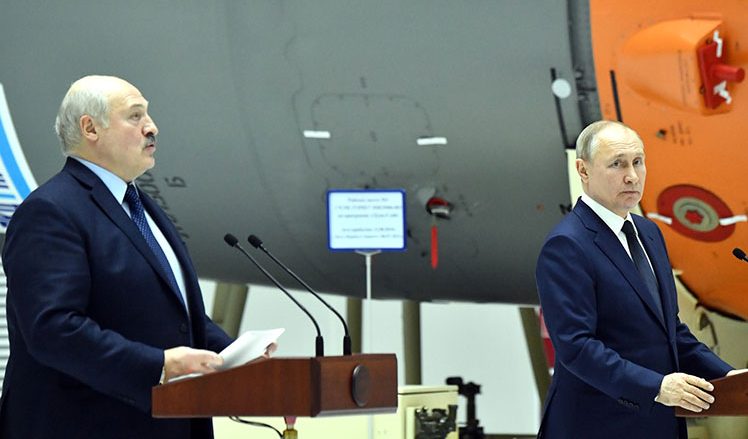 Lukashenko schiera gli 007 della Bielorussia per 'dimostrare' che la strage di Bucha sia un fake