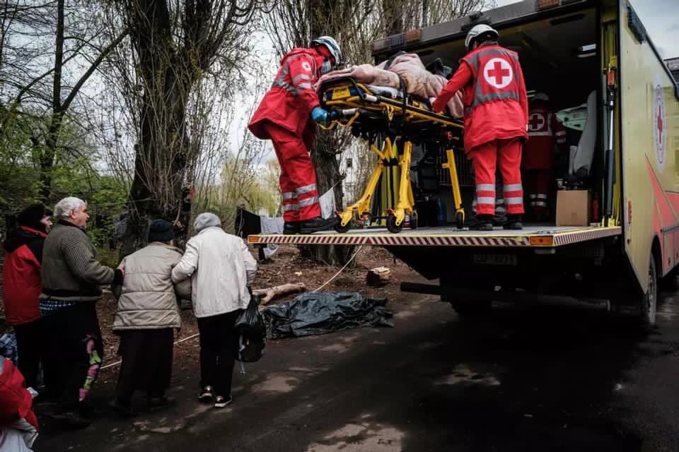 Ucraina, i russi bombardano un ospedale a Sievierodonetsk: morta una donna Ucraina, i russi bombardano un ospedale a Sievierodonetsk: morta una donna