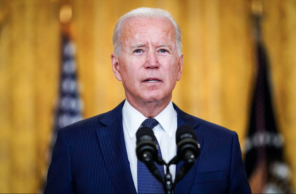 Biden annuncia 800 milioni di dollari di armi per l'Ucraina: "Putin non vincerà"