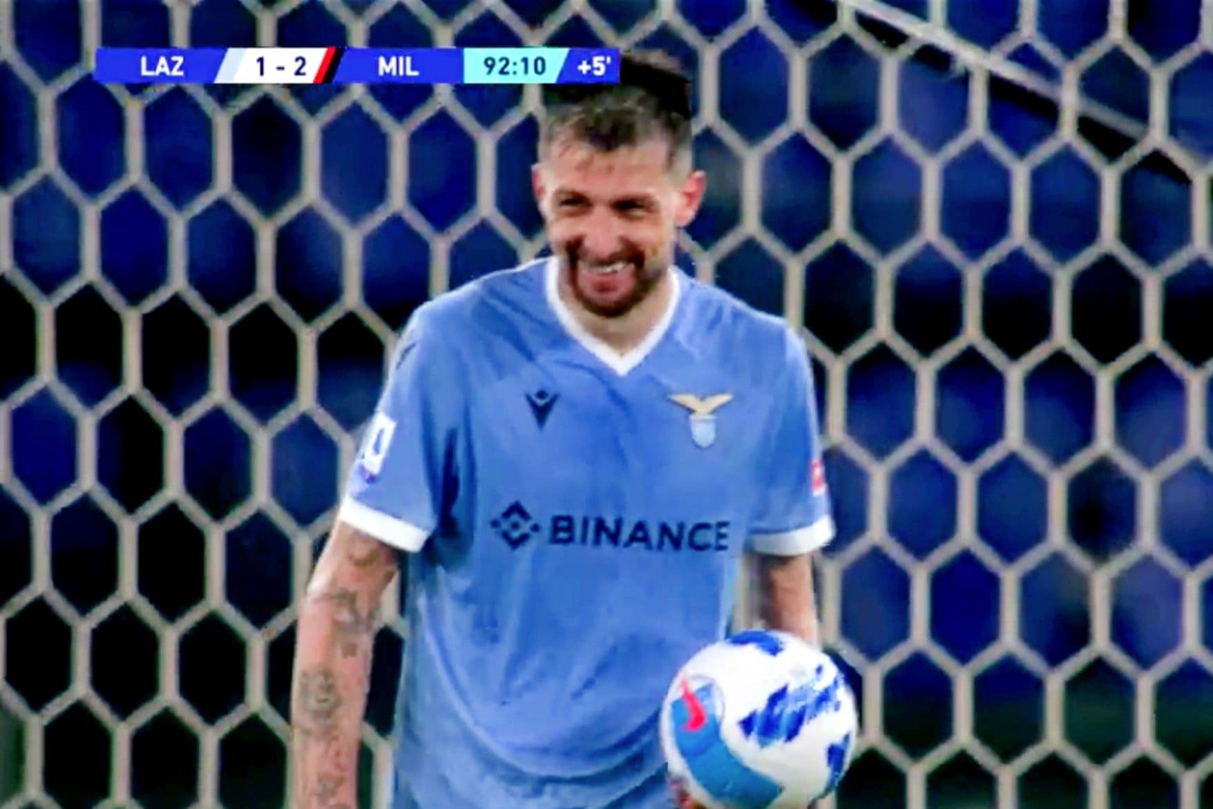 Acerbi dopo Lazio-Milan: "Ho sempre dato tutto per questa maglia".  Bufera social per la sua risata