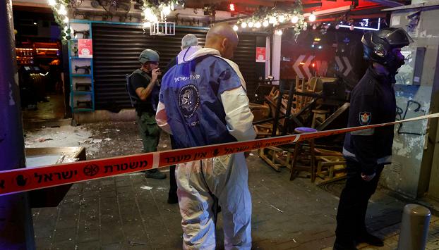 Attentato a Tel Aviv, 2 morti e 10 feriti: ucciso il terrorista