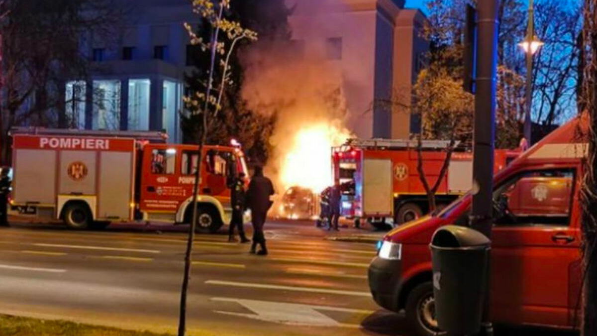 Ucraina, un'auto si schianta contro l'ambasciata russa a Bucarest: incidente o gesto volontario?