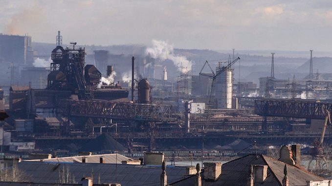 Mariupol, l'acciaieria Azovstal sotto le bombe quasi completamente distrutto