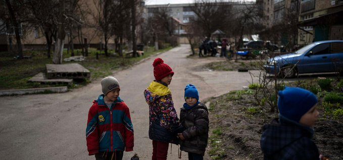 Adozioni illegali, Kiev denuncia: "Bambini portati con la forza in Russia"