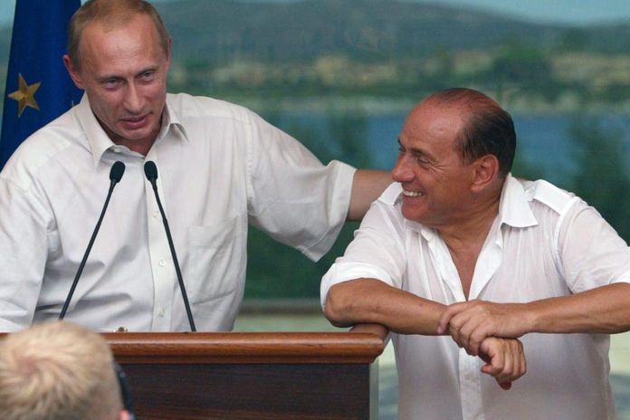 Berlusconi non attacca il suo amico Putin e Mulè lo giustifica: "Lavora per cercare la pace…."