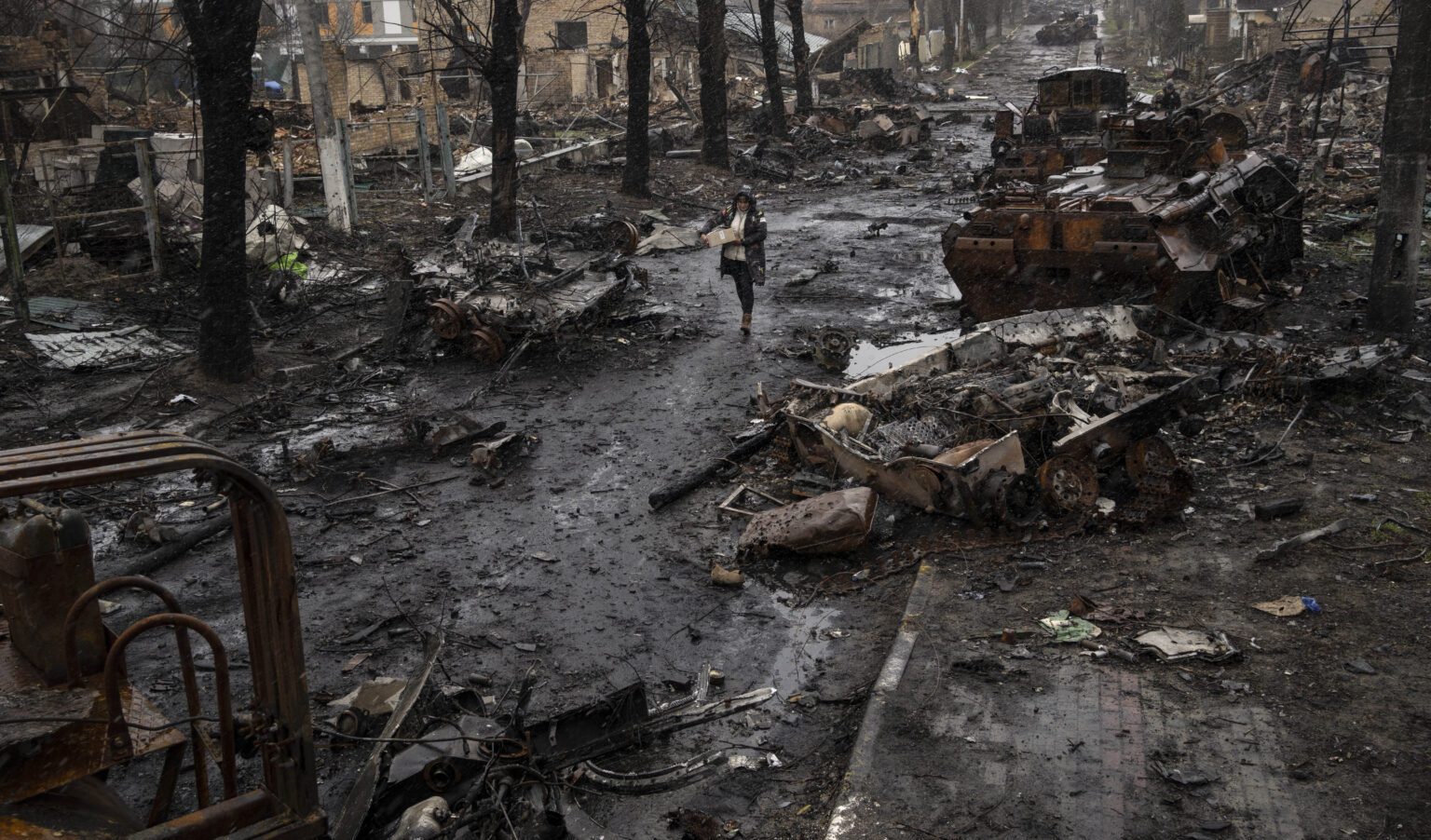 Bucha, i russi hanno bruciato i corpi di 6 civili torturati