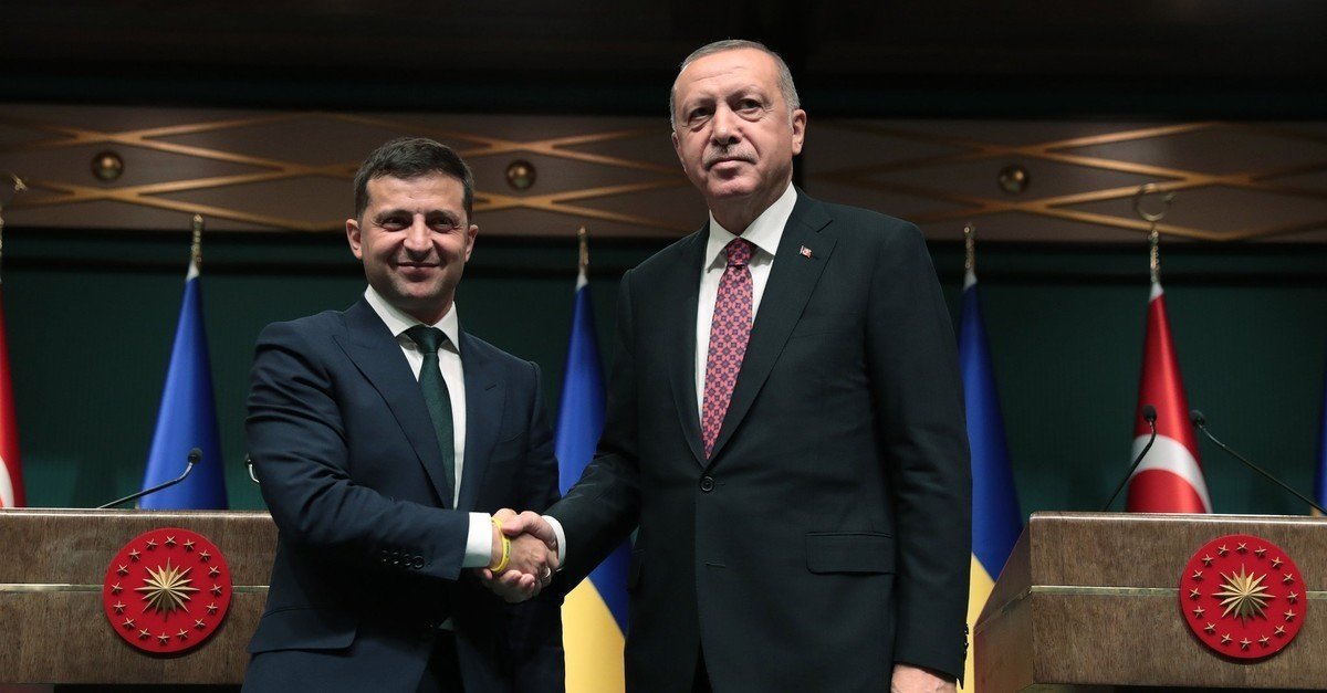Erdogan chiama Zelensky: "La Turchia pronta a fare ancora da mediatore tra Russia e Ucraina"