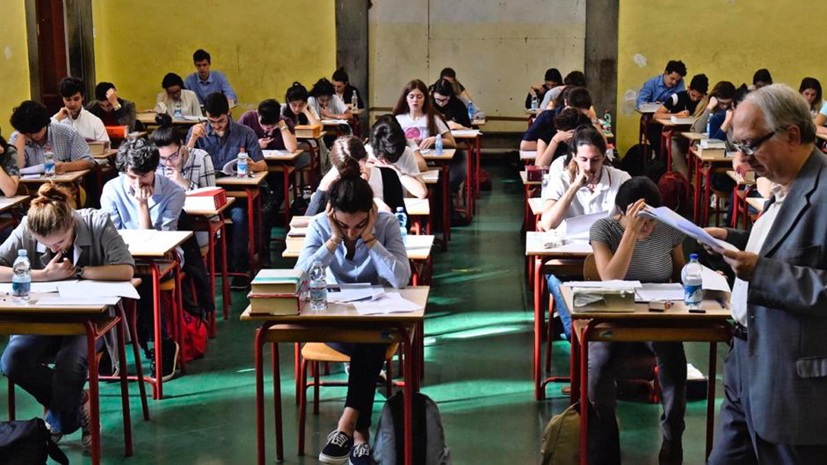 Esami di maturità, torna la prova scritta di italiano: 2 studenti su 5 pronti al tema sull'Ucraina